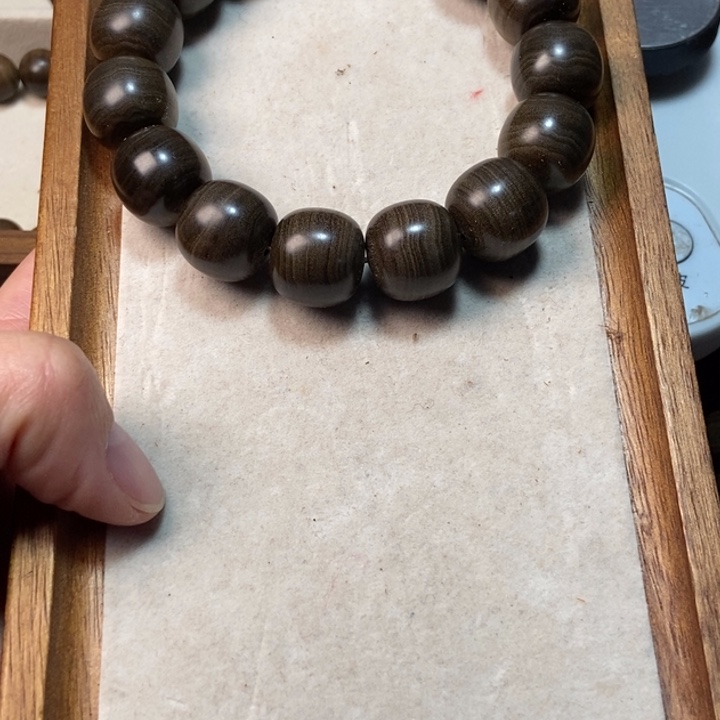 东***东檀香木老山檀香水阴沉的1.5*1.6，奶香