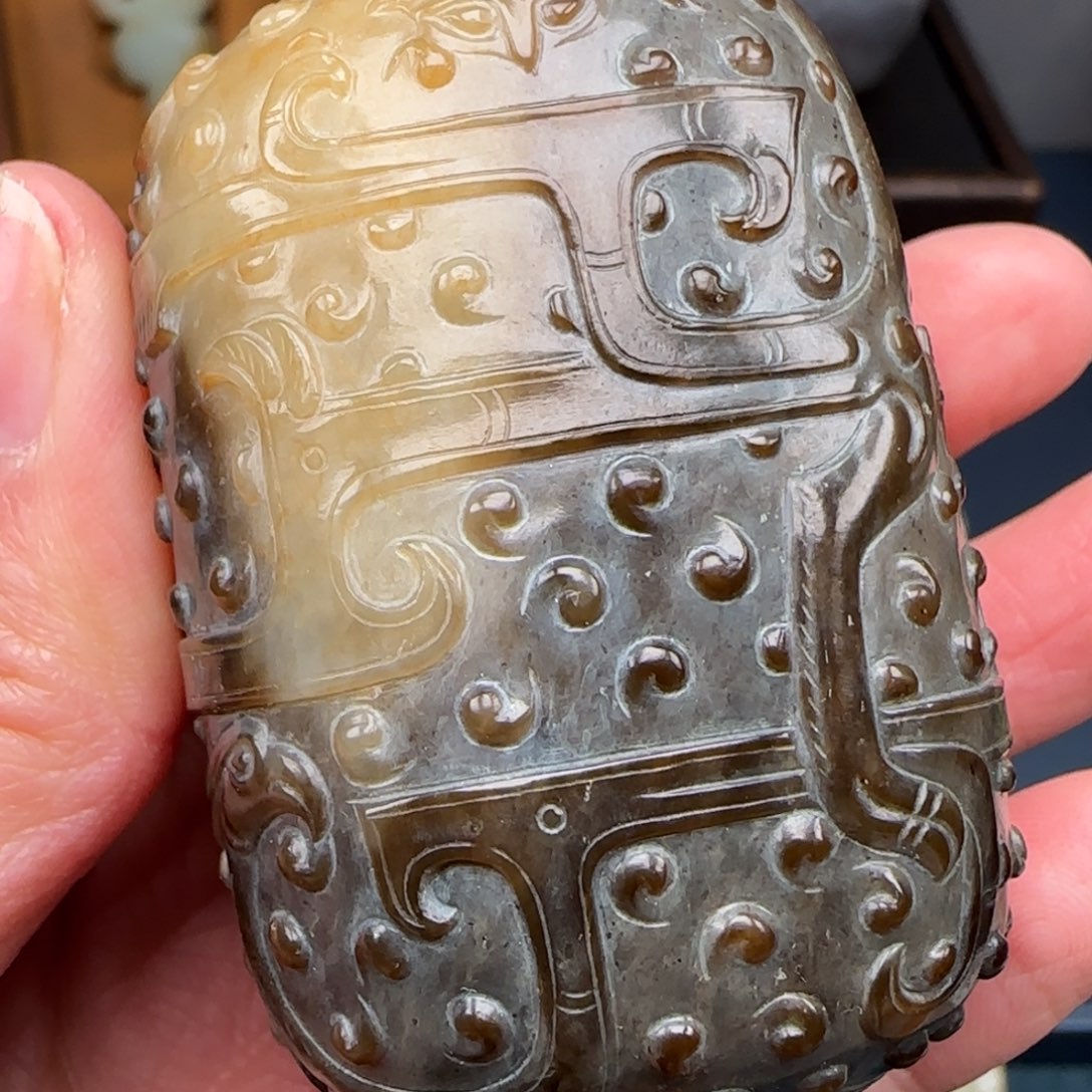 和田玉颈饰未镶嵌起****？