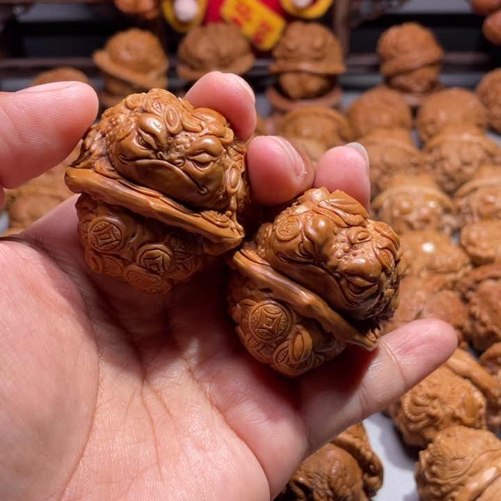 炎*爆蛤蟆头雕刻的金蟾