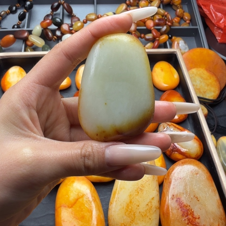 匆***年和田玉未镶嵌颈饰