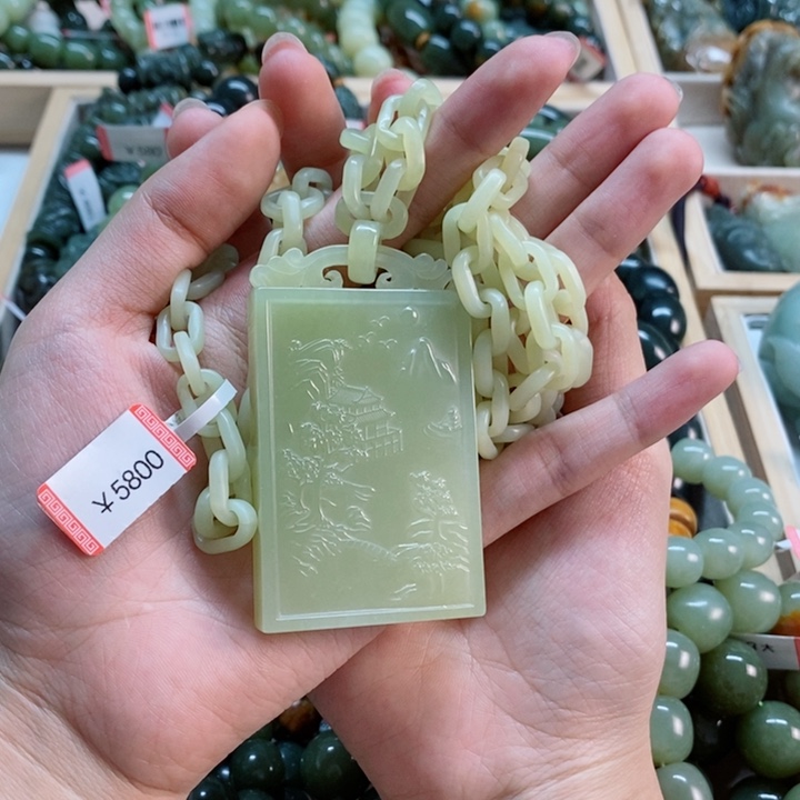 透闪石质玉吊坠未镶嵌
