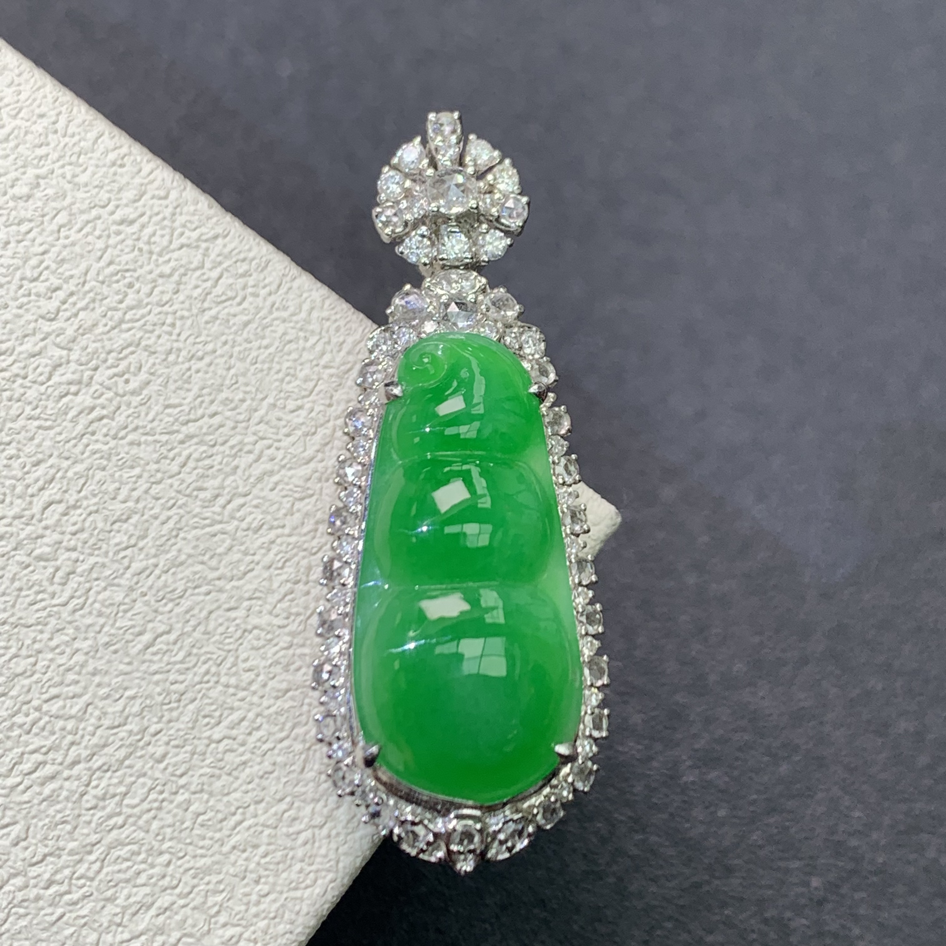 新品推荐·18k金浓阳绿豆子福豆翡翠玉石缅A吊坠气质轻奢满绿