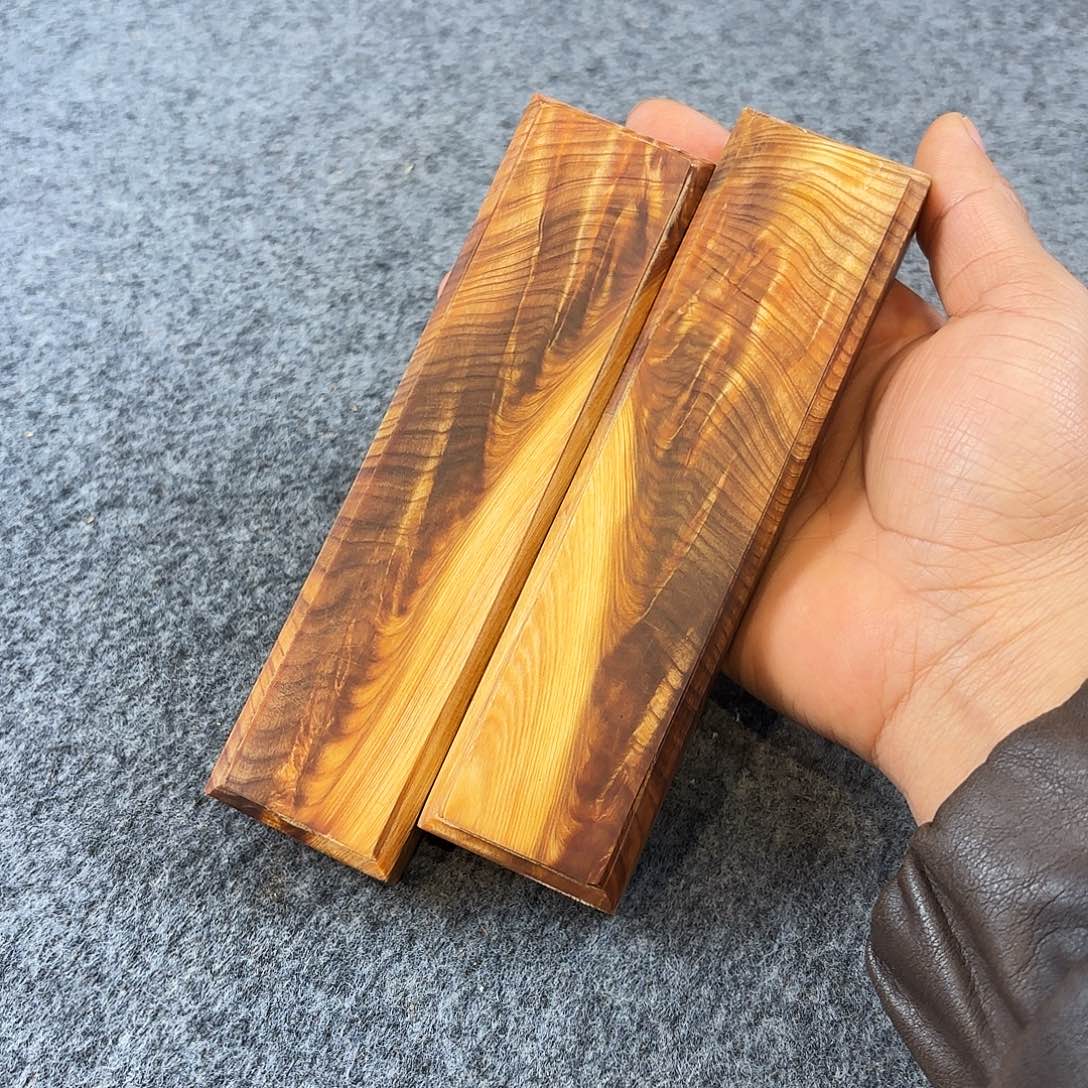 陈***少崖柏龙胆镇尺 精品