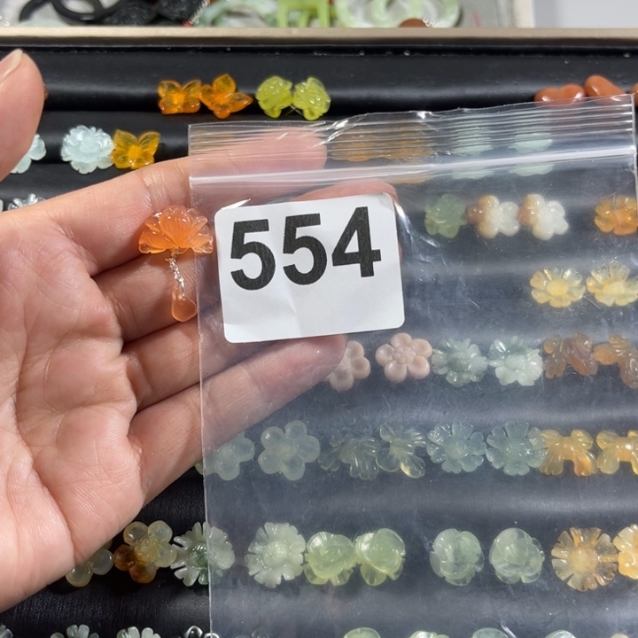 蛇纹石玉未镶嵌耳饰客**月