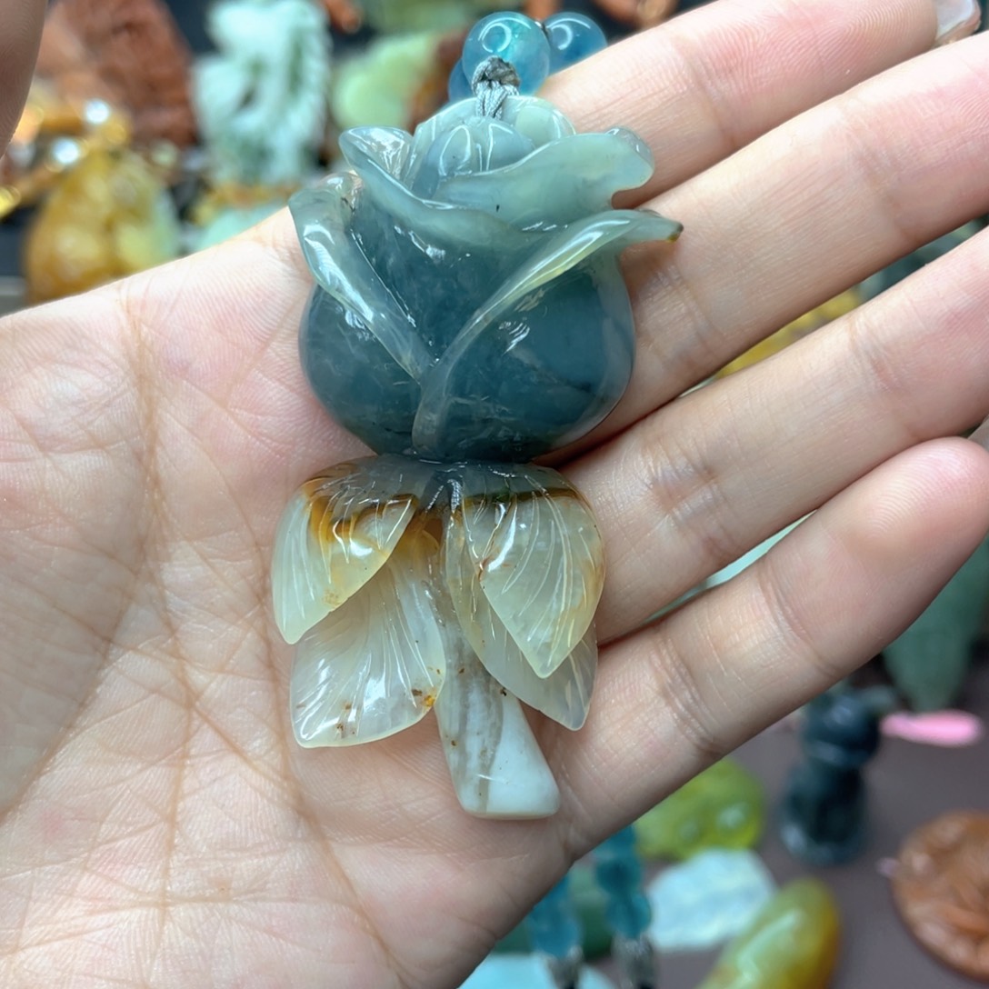 蛇纹石玉颈饰未镶嵌