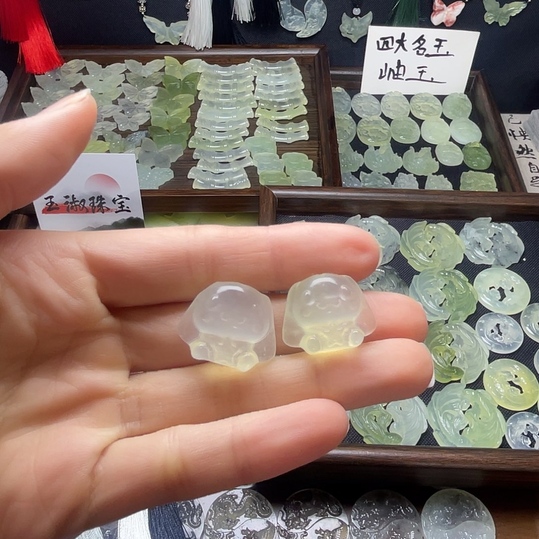 岫玉未镶嵌岫玉玉桂狗吊坠