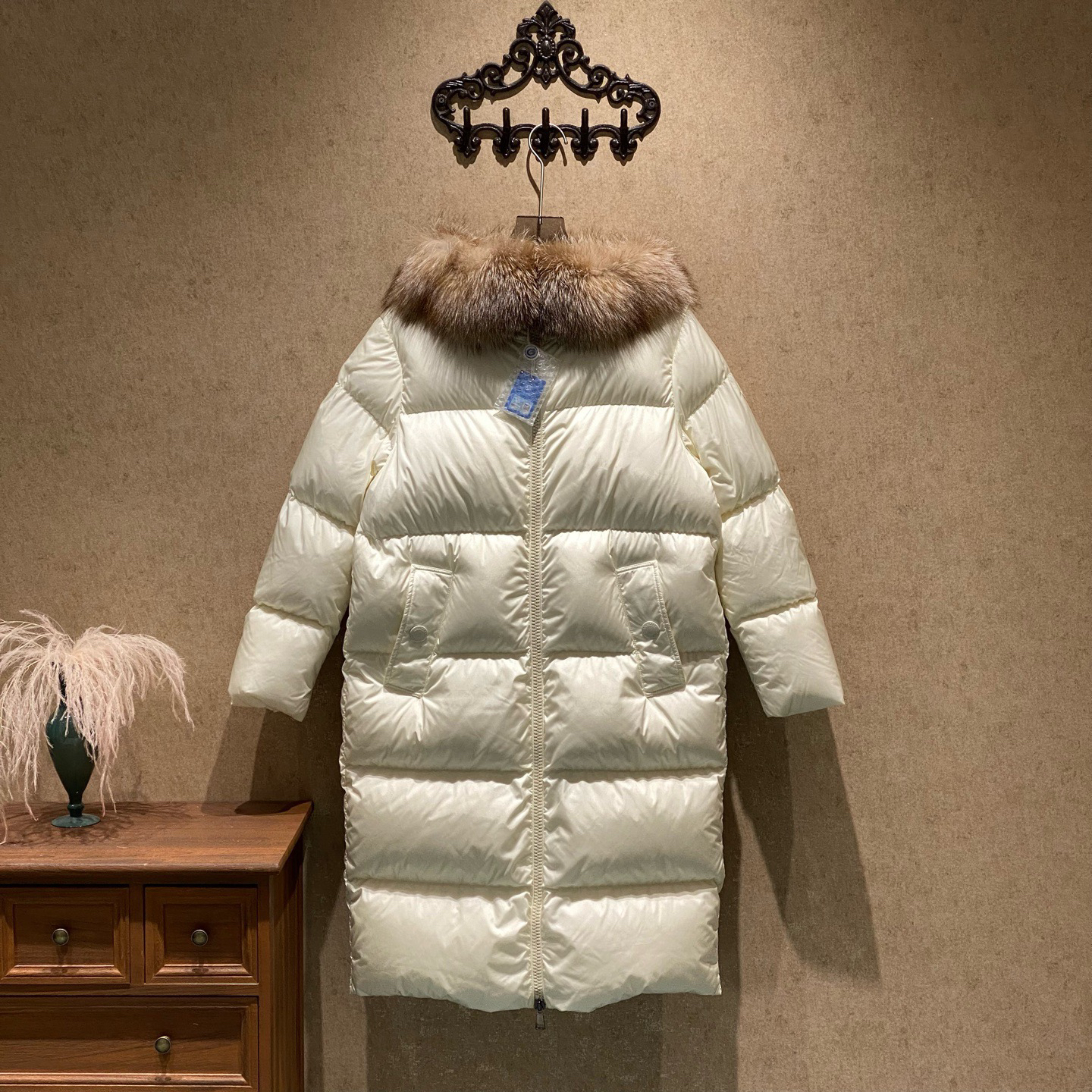 99新 MONCLER 蓝狐毛领长款大白熊羽绒服/2码/39033