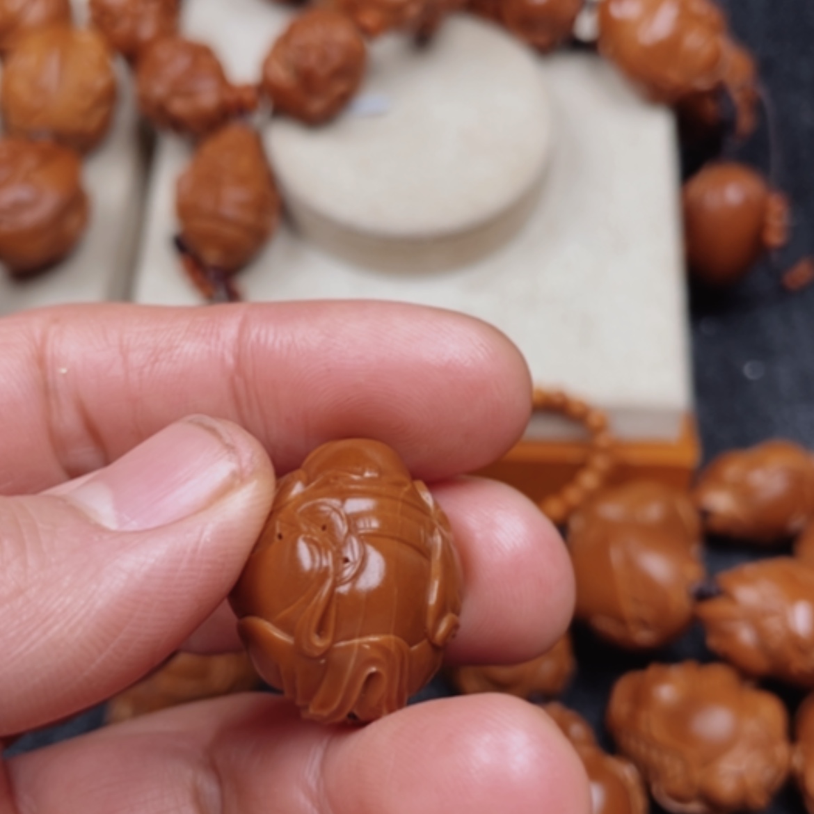 【闪购商品】橄榄核手串/手链郭****服橄榄核雕财神