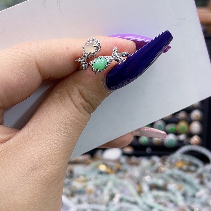 翡翠手镯未镶嵌天然翡翠A货