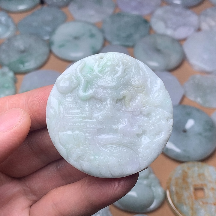 翡翠未镶嵌颈饰山水龙牌