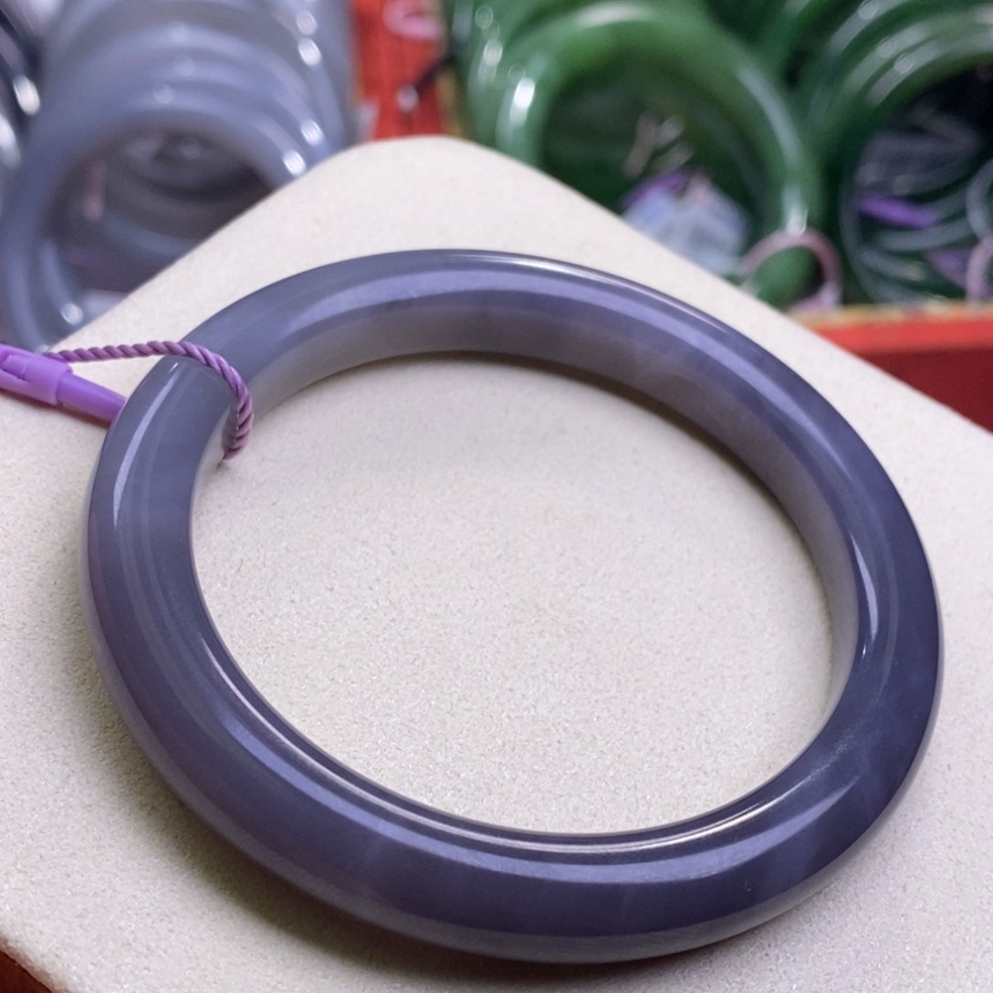 和田玉孤品手镯烟紫浓紫55未镶嵌