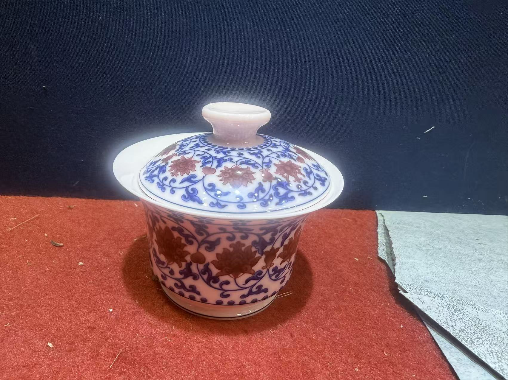 景德镇青花釉里红缠枝莲盖碗