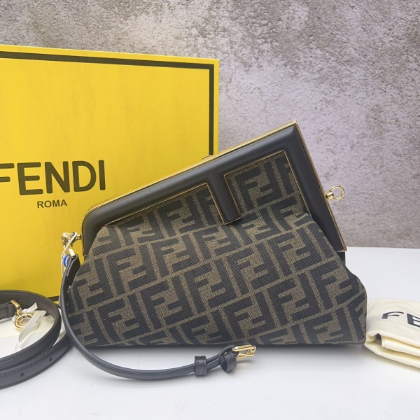 妃鱼/芬迪/99新/包包/市场价30000/250118RN0014