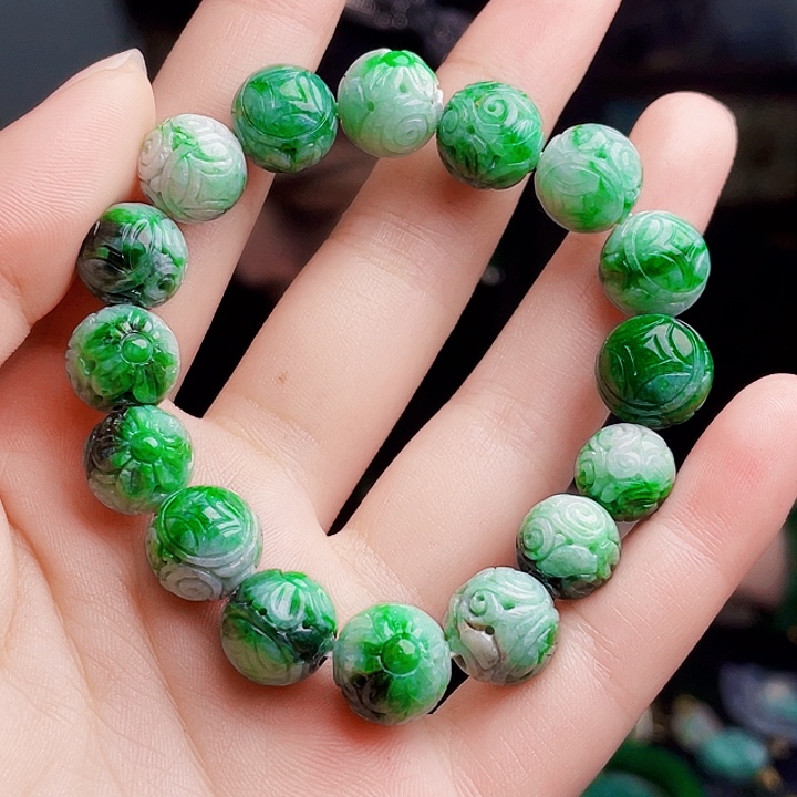 翡翠未镶嵌颈饰多样性