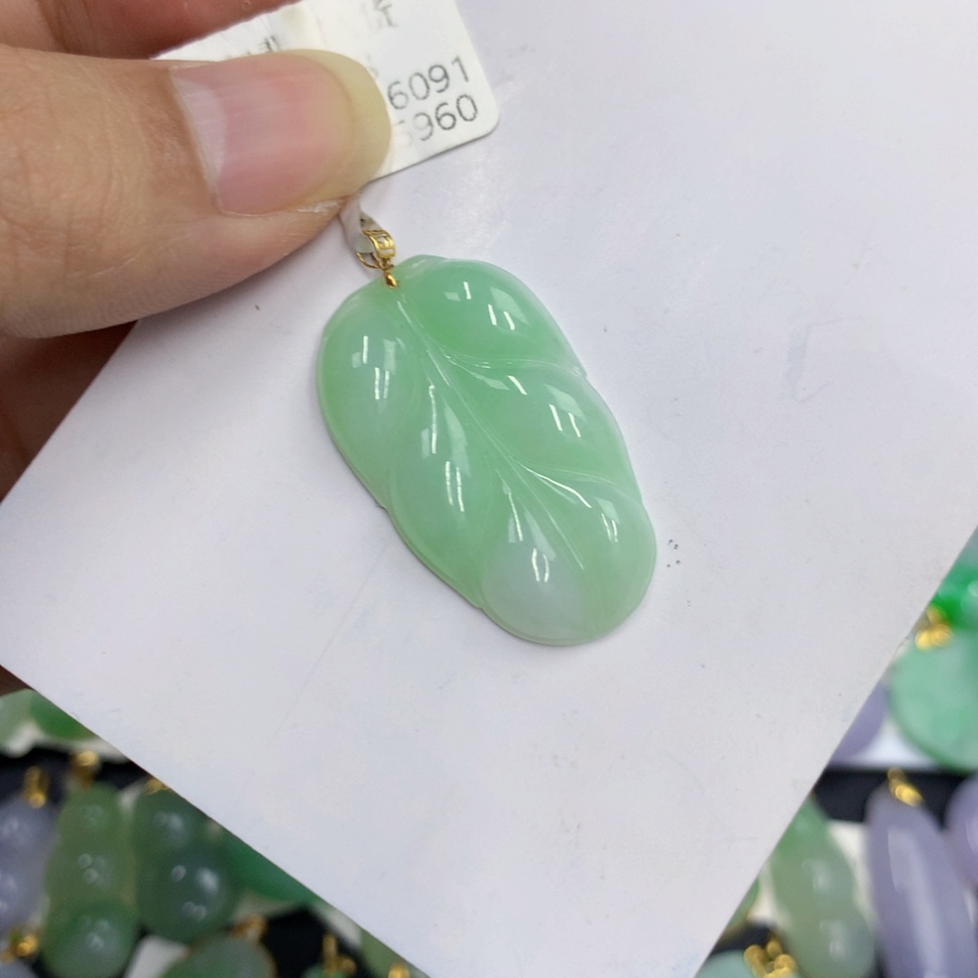 颈饰18K金镶嵌翡翠翡翠