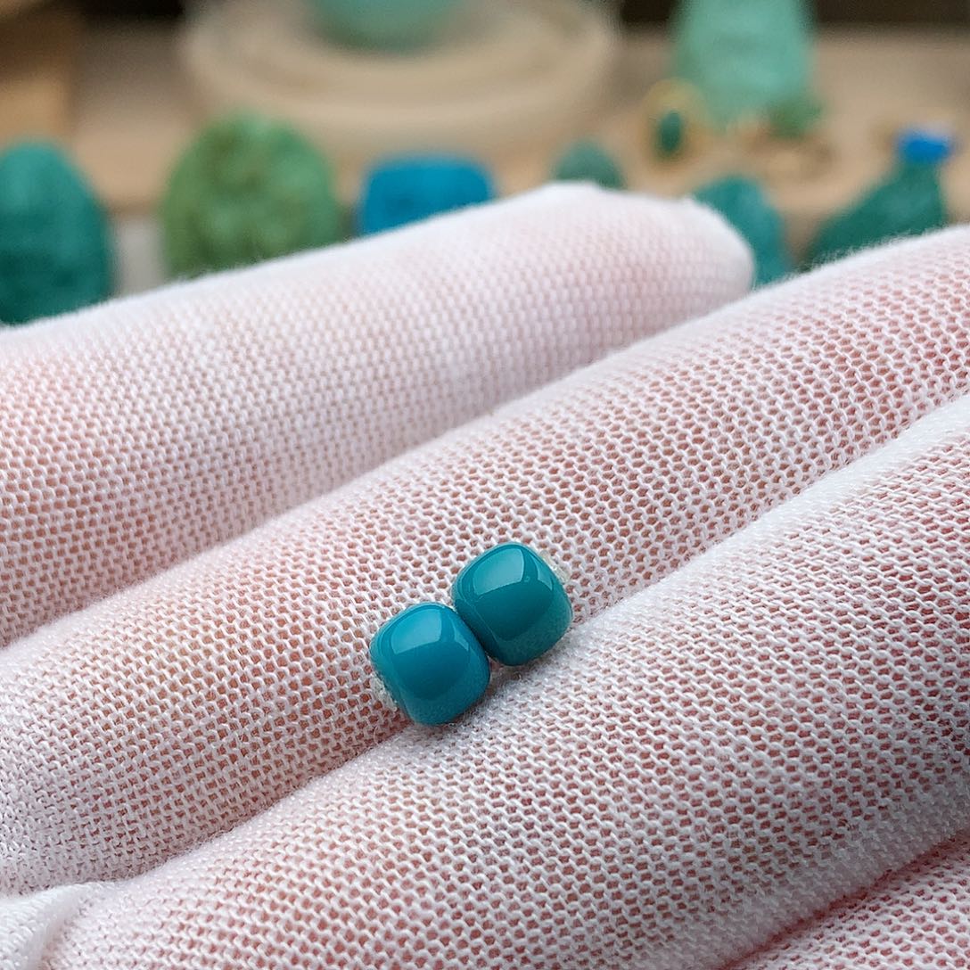 绿松石未镶嵌颈饰