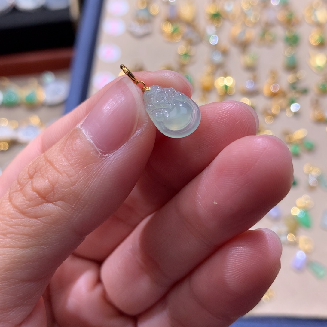翡翠18K金镶嵌颈饰翡翠
