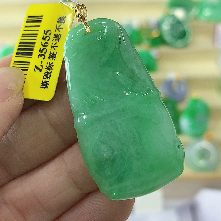 翡翠颈饰18K金镶嵌挂件