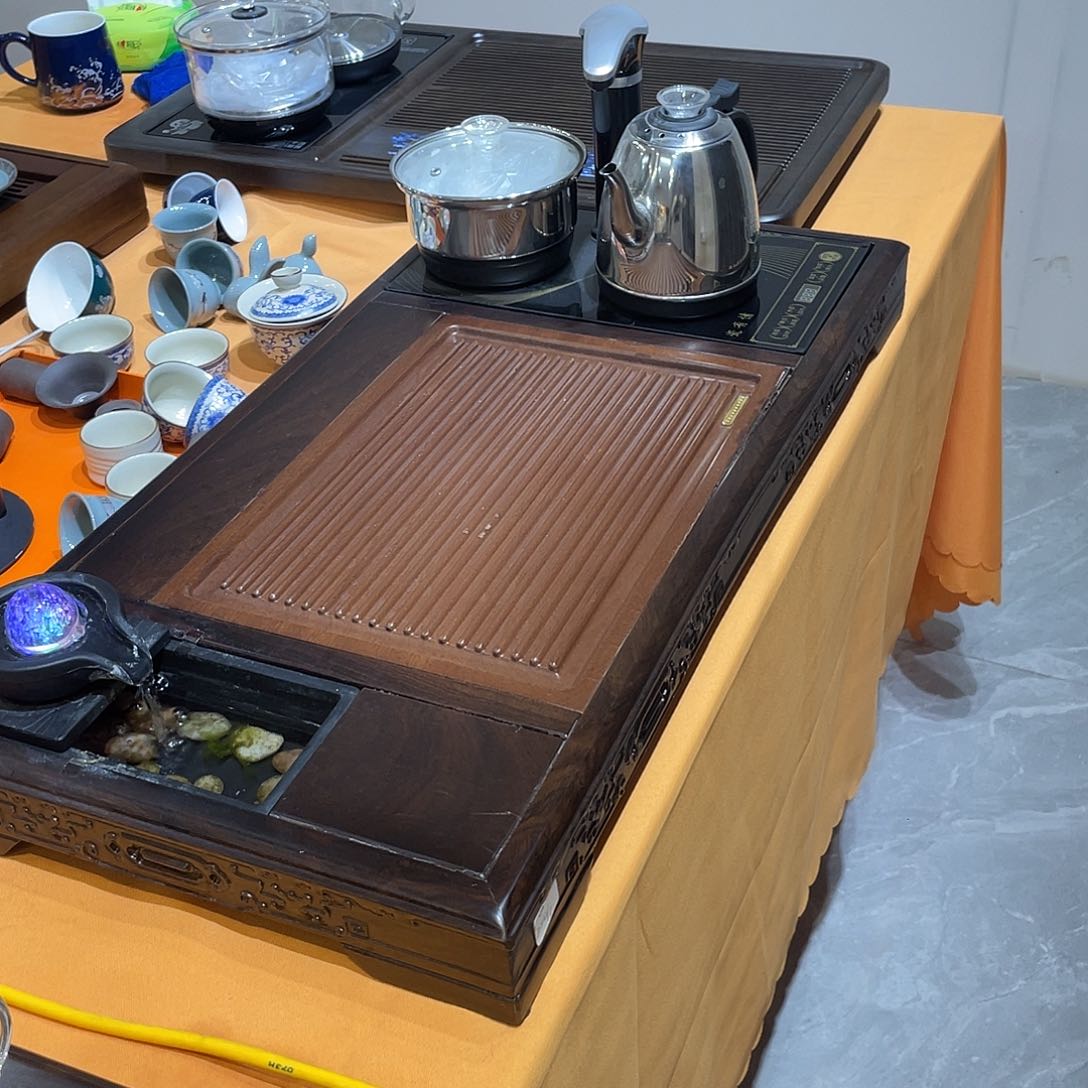 你就这样一直陪她吗她