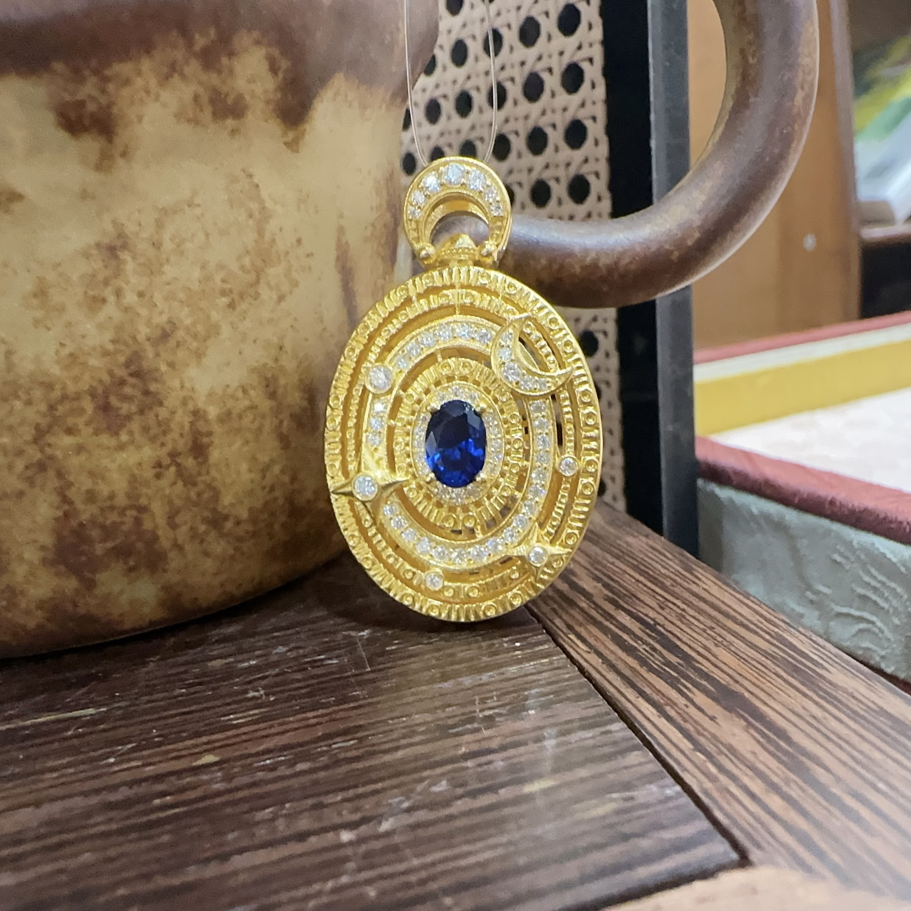 足金999镶嵌椭圆型星月年轮日月星辰吊坠