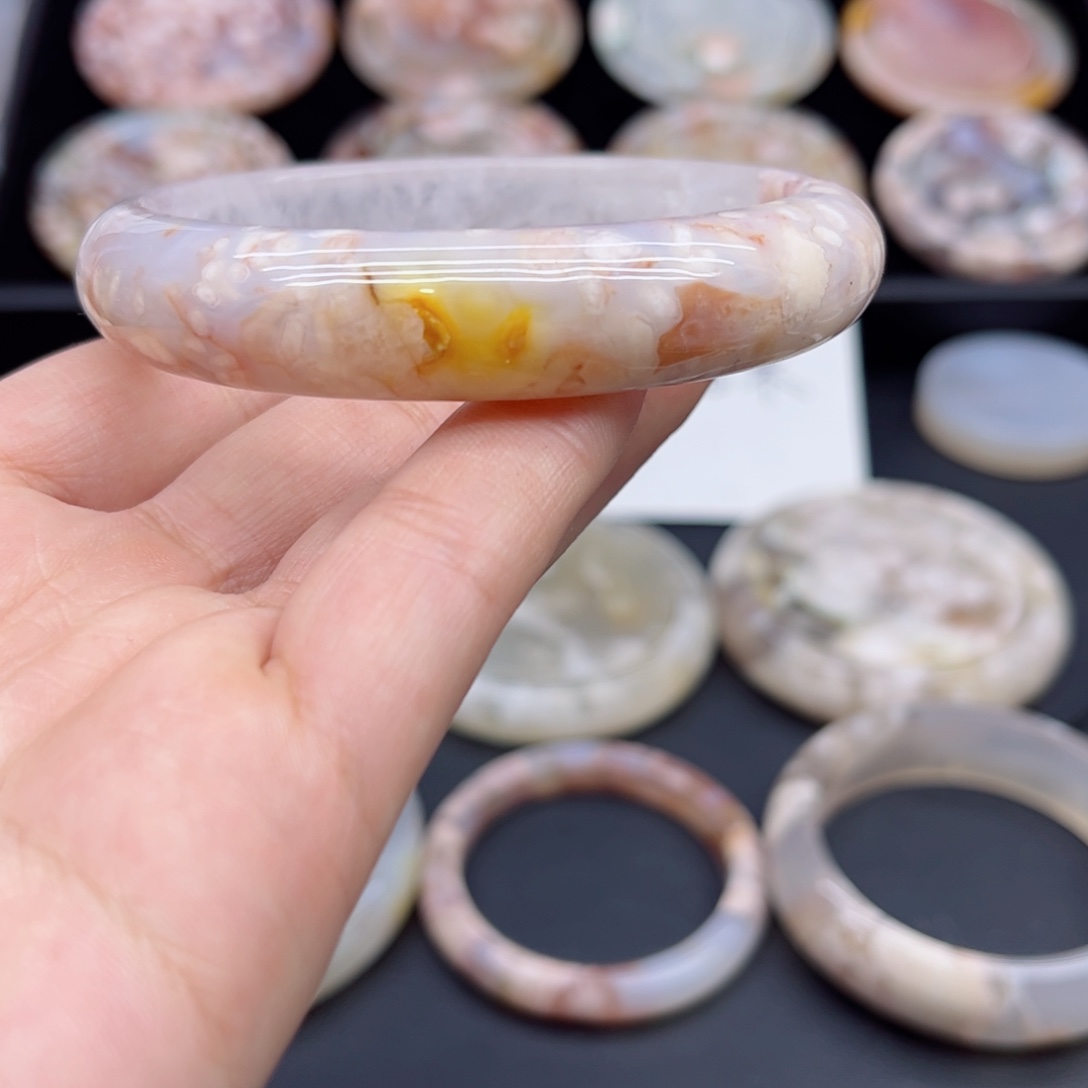 玛瑙/玉髓手镯未镶嵌62