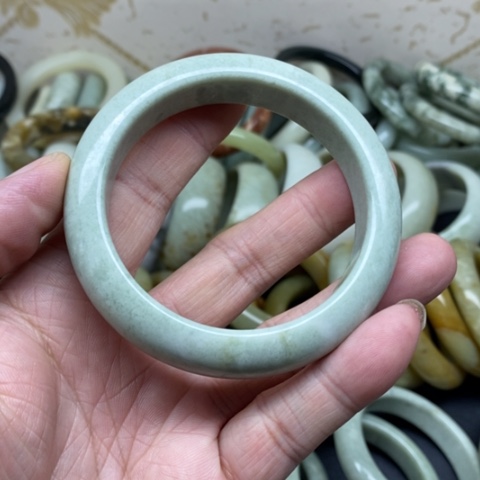 未镶嵌蛇纹石玉手镯奇