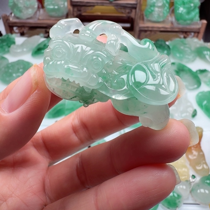 颈饰未镶嵌石英质玉