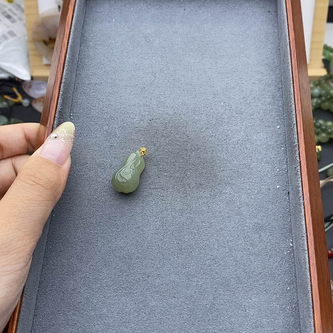 和田玉吊坠(不含链)18K金镶嵌