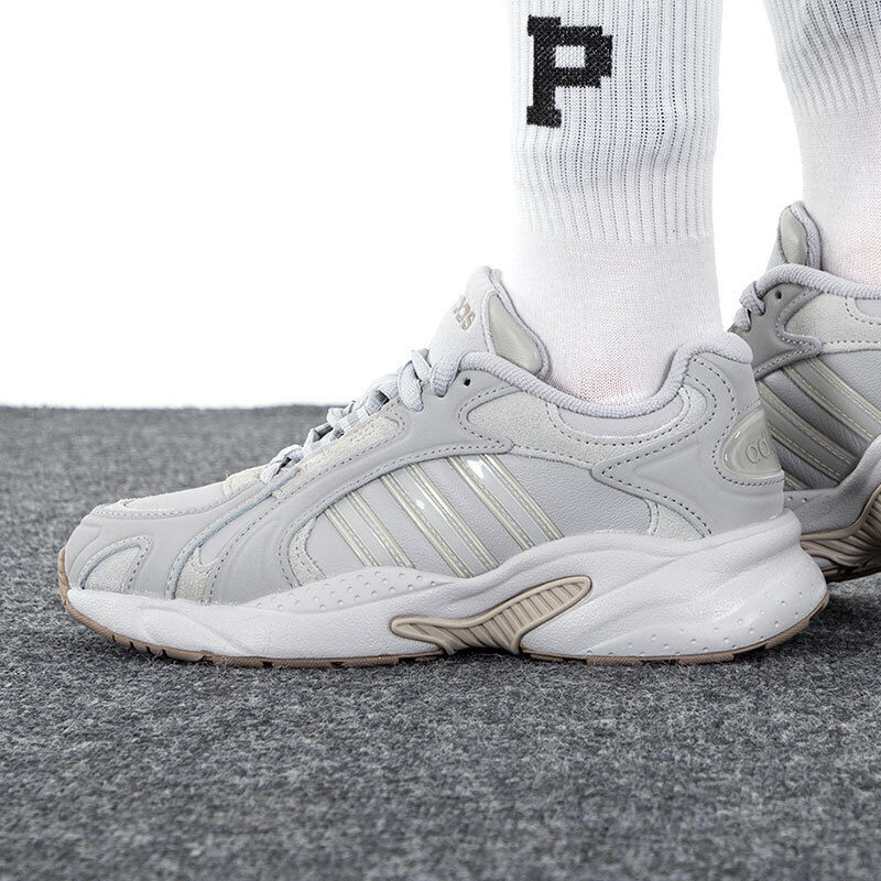 adidas舒适防滑低 帮马拉松跑步鞋女款灰 GW7001