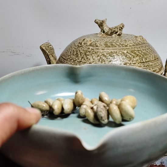 一***瓦汝窑瓷器，完整器一个