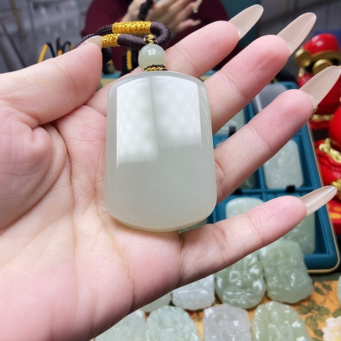 和田玉颈饰未镶嵌鱼****侠