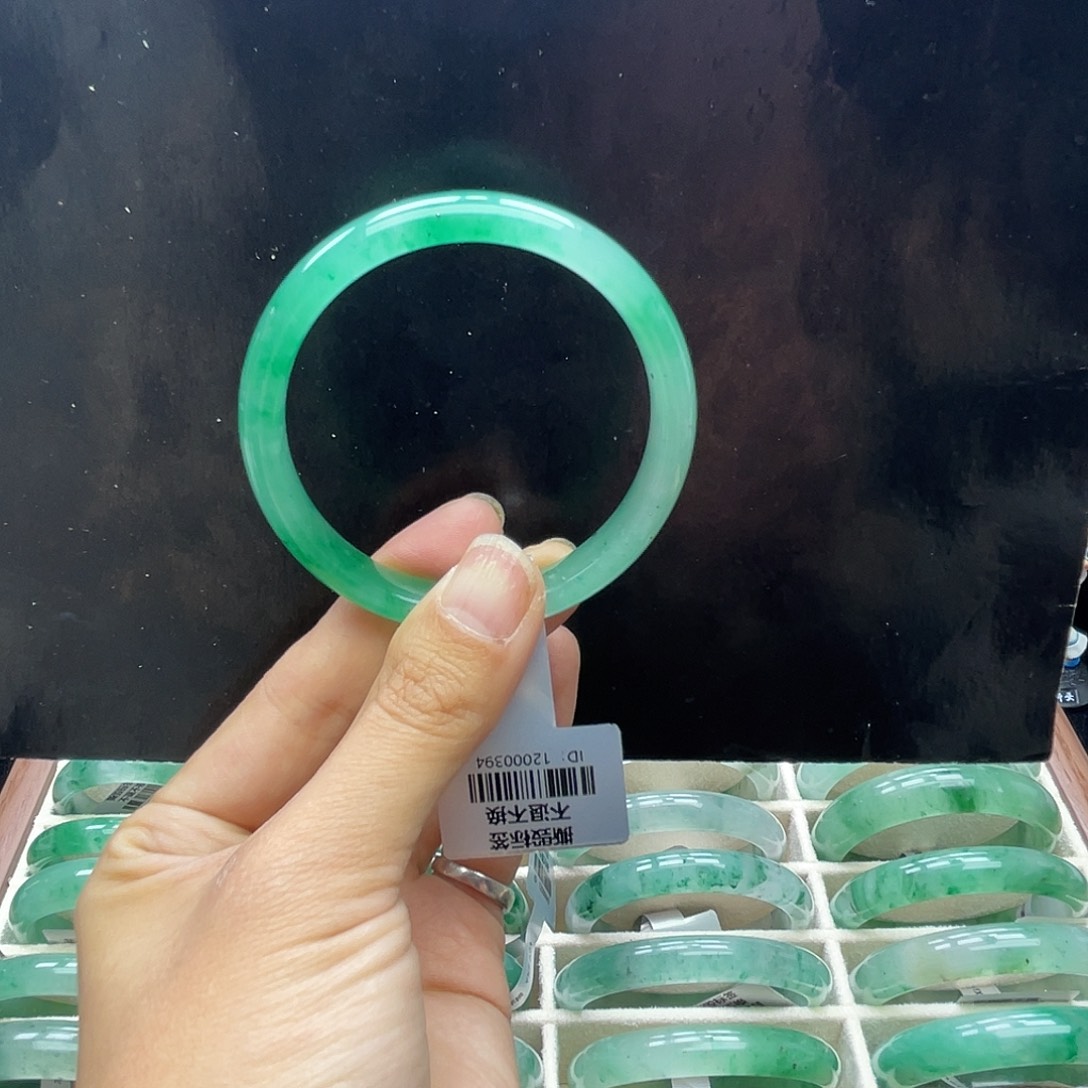 石英质玉（非洲翠）未镶嵌手镯