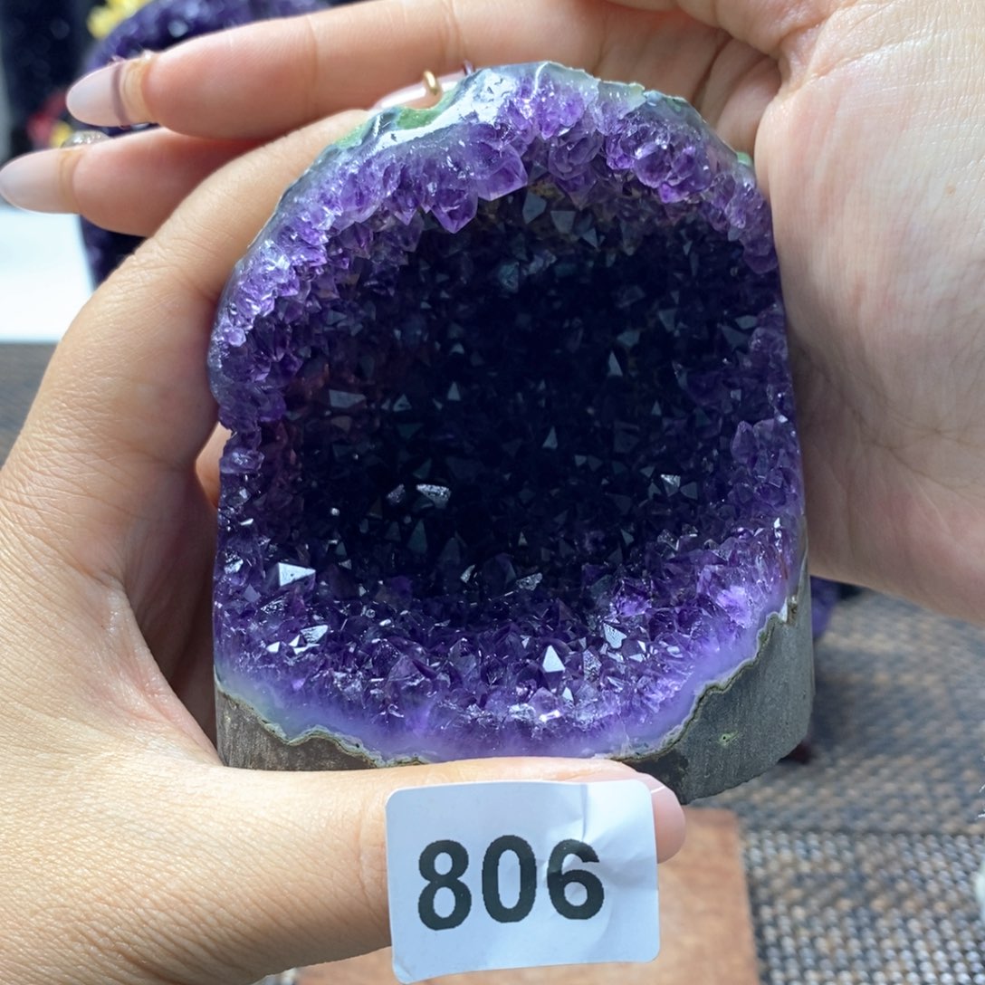 般***提紫晶未镶嵌大型摆件（非配饰）