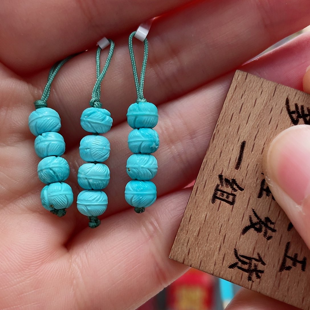 绿松石颈饰未镶嵌