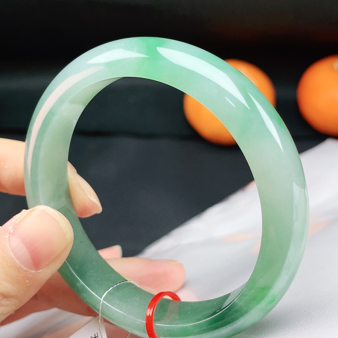 翡翠手镯未镶嵌58圈