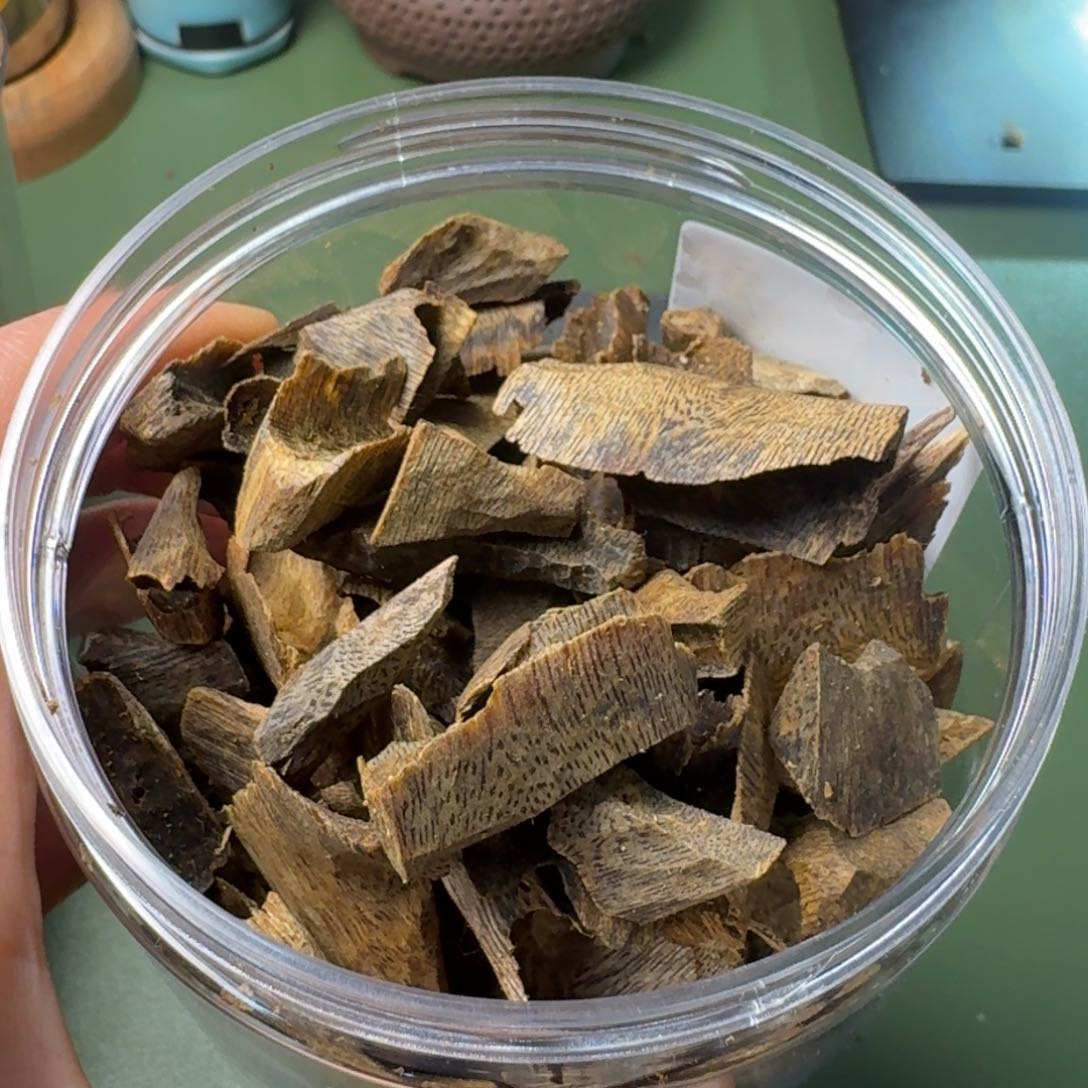 沉香手把件风*?海南千里香牛肉干块料102克