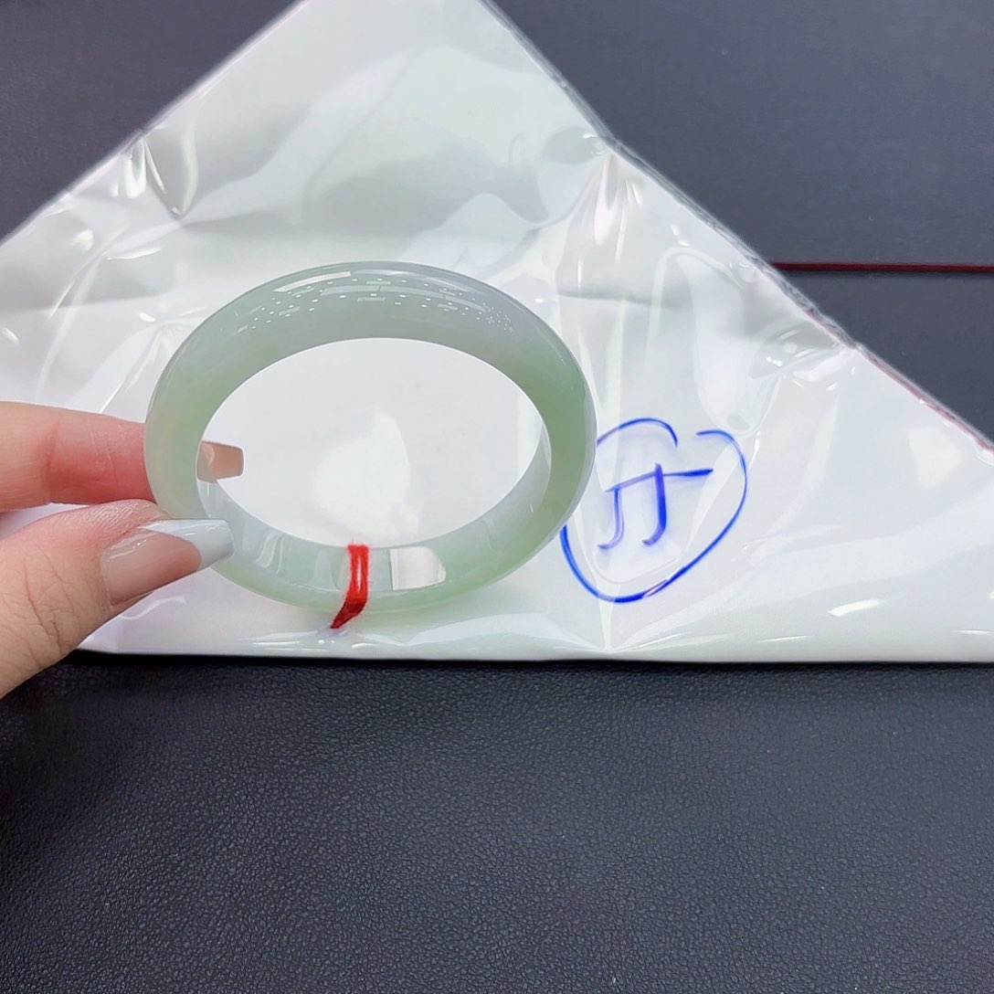 翡翠手镯未镶嵌手镯