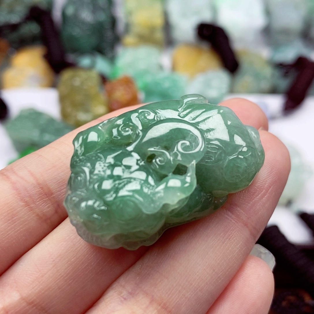 翡翠颈饰未镶嵌翡翠