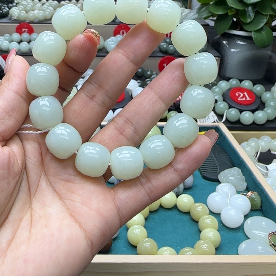 空***梦和田玉未镶嵌手链