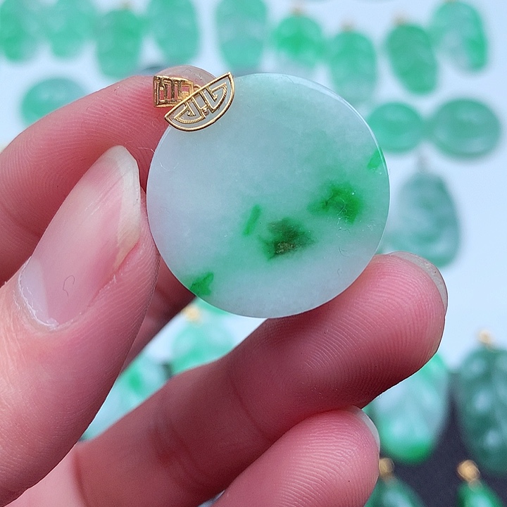 翡翠颈饰18K金镶嵌翡翠