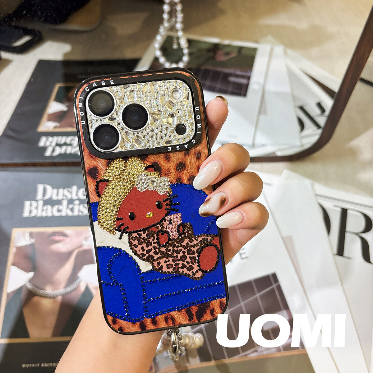 Uomi手工钻壳浴袍KT手机壳适用iPhone17promax/16pro