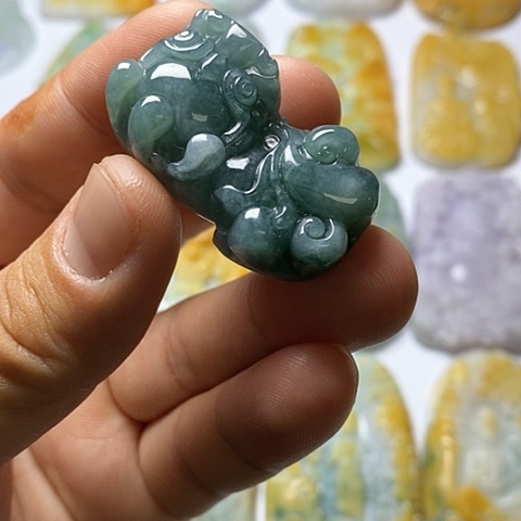 翡翠颈饰未镶嵌翡翠
