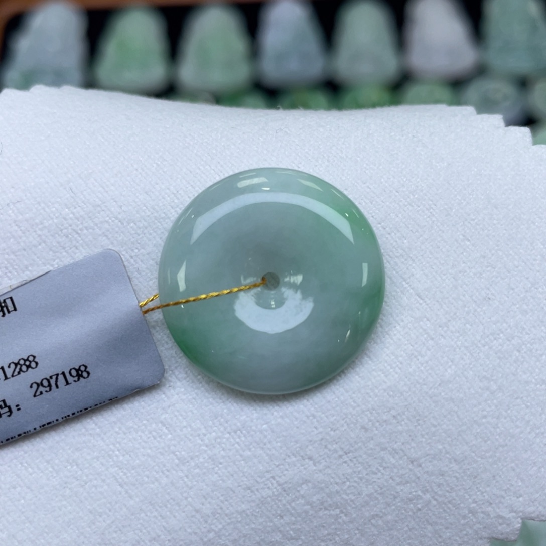 颈饰未镶嵌翡翠平安扣