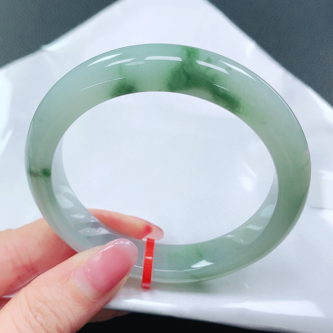 翡翠手镯未镶嵌57圈
