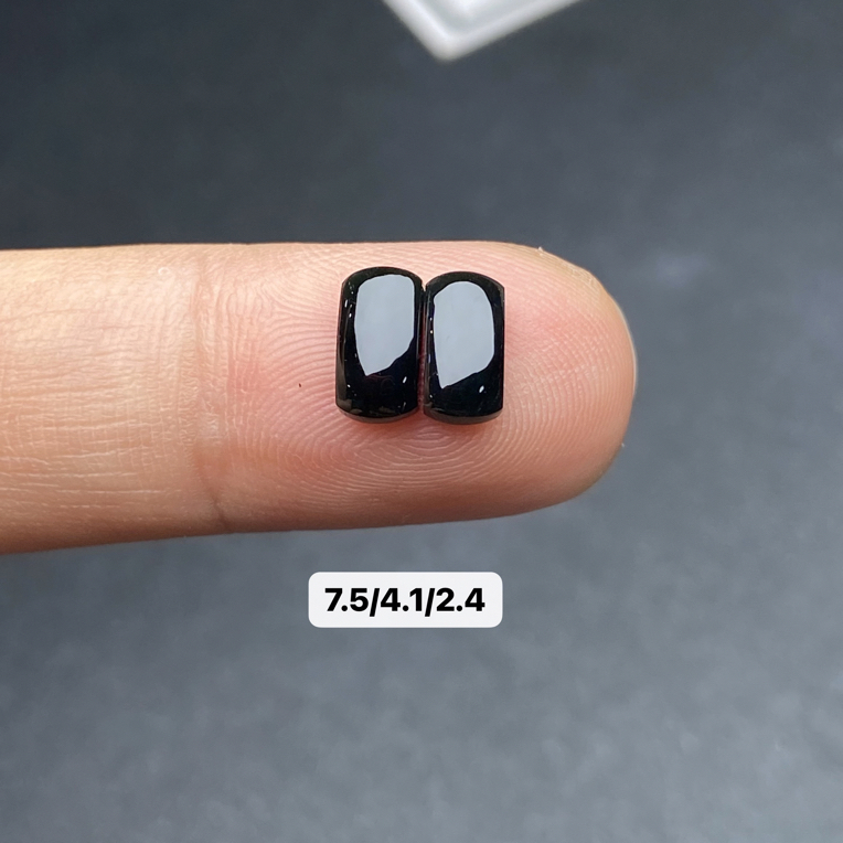 【墨翠裸石】  灯打通透 品相饱满大气 尺寸如图一  
