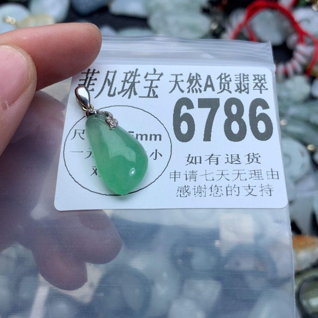 翡翠颈饰未镶嵌6786。