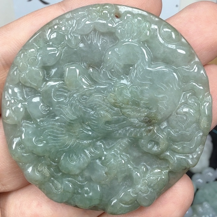 翡翠挂件未镶嵌翡翠