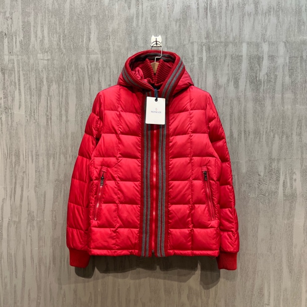 99新 MONCLER 蒙口红色羊毛针织拉链羽绒服4码 Z00753