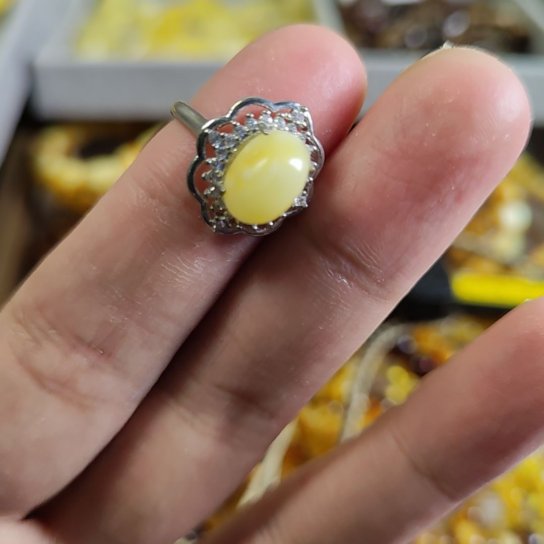 琥珀裸石未镶嵌女式蜜蜡戒指