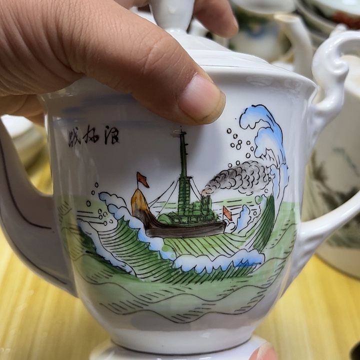 仲***乡粉彩战斗风浪茶壶盖后配